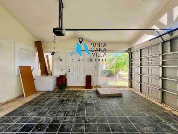Cocotal, Punta Cana Real Estate Bed Duplex Villa w Maid's Room ()