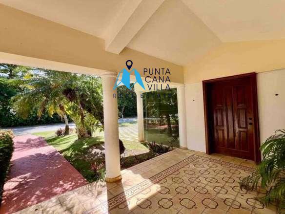 Cocotal, Punta Cana Real Estate Bed Duplex Villa w Maid's Room ()