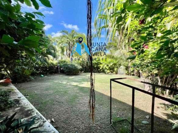 Cocotal, Punta Cana Real Estate Bed Duplex Villa w Maid's Room ()