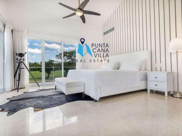 Modern Cocotal Bavaro Villa for Sale – Spacious Bedrooms ()