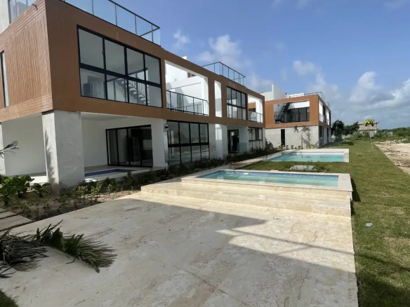Modern Bávaro Golf View Condo for Sale – Tropics Golf Suites Living ()