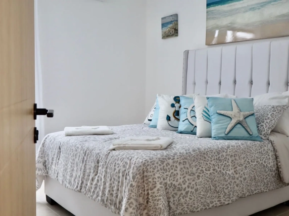 Modern Bávaro Golf View Condo for Sale – Tropics Golf Suites Living ()