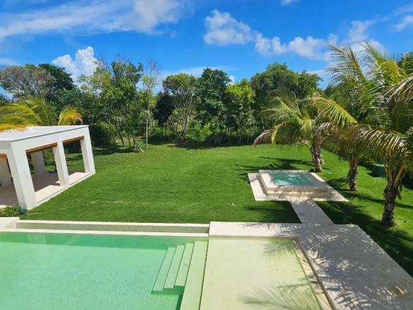 ID Prime Hacienda Golf Estate BR Luxury Villa with Tropical Zen Garden ()