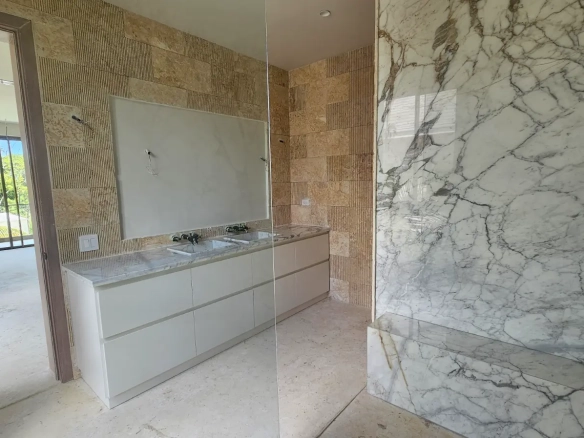 ID Prime Hacienda Golf Estate BR Luxury Villa with Tropical Zen Garden ()