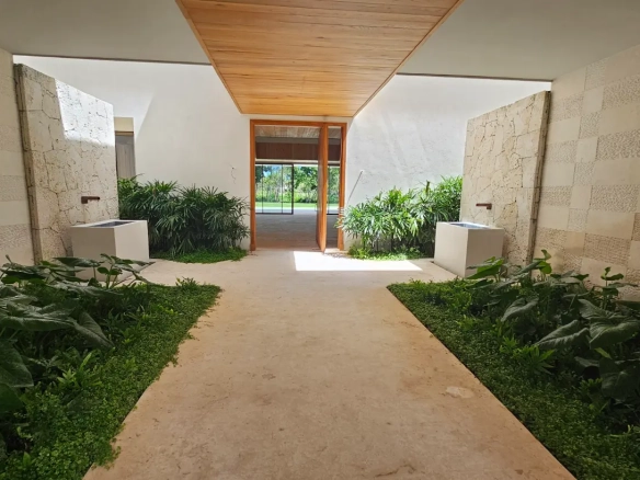 ID Prime Hacienda Golf Estate BR Luxury Villa with Tropical Zen Garden ()