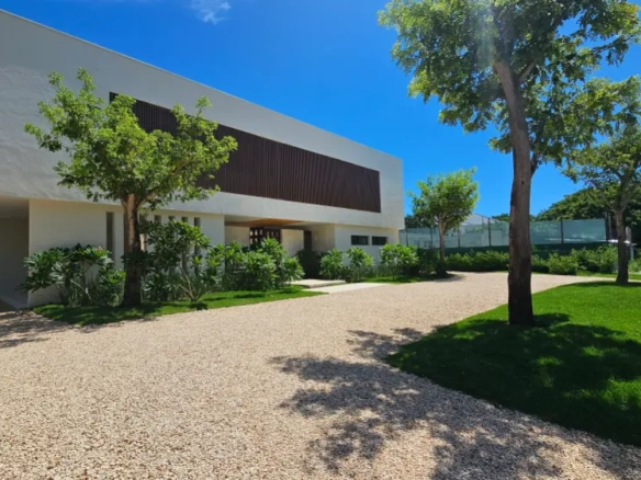 ID Prime Hacienda Golf Estate BR Luxury Villa with Tropical Zen Garden ()