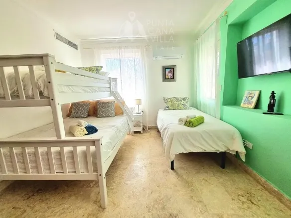 ID Exclusive Bedroom Beachfront Penthouse in Playa Turquesa, Bavaro for Sale ()
