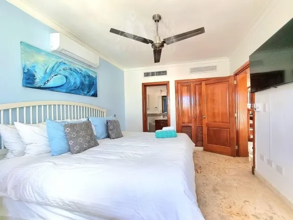 ID Exclusive Bedroom Beachfront Penthouse in Playa Turquesa, Bavaro for Sale ()